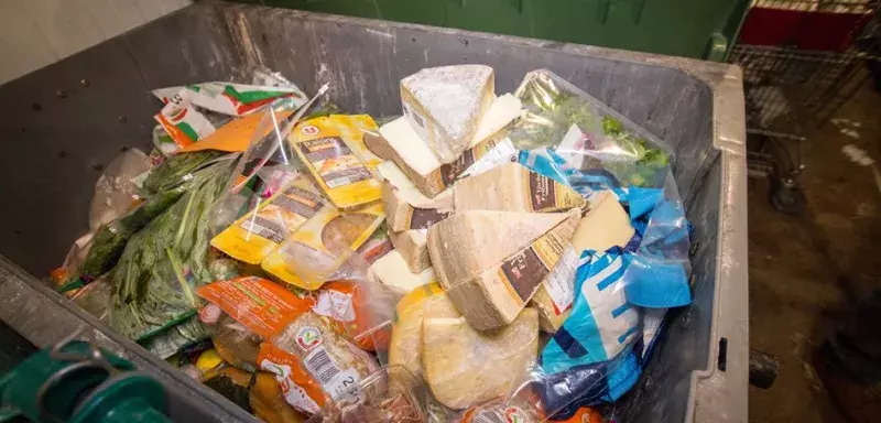 Précaires, les trois ''voleurs'' avaient récupéré la nourriture considérée non-comestible en raison de ses dates de péremption, pour se nourrir... (Les Gars'pilleurs/Facebook) Précaires, les trois ''voleurs'' avaient récupéré la nourriture considérée non-comestible en raison de ses dates de péremption, pour se nourrir... (Les Gars'pilleurs/Facebook)