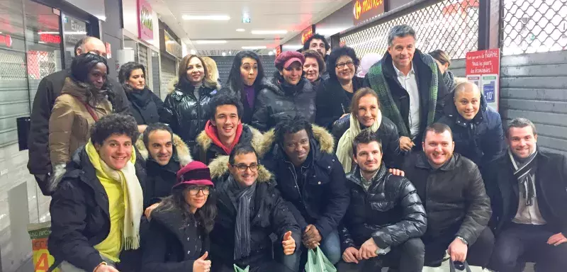 Élu DVD de Courbevoie (92), Arash Derambarsh se mobilise aux côtés des milliers autres bénévoles de France qui récupèrent les invendus des hypermarchés pour les donner aux démunis.