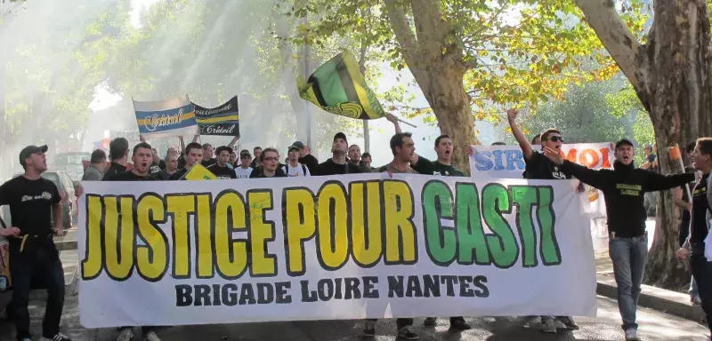 Le juge d'instruction vient de saisir l'IGPN pour faire toute la lumière sur le tir de Flash-Ball reçu dans l’œil par Casti. C'était l'une des revendications de la manifestation nationale des Ultras à Montpellier. (© N.E) Le juge d'instruction vient de saisir l'IGPN pour faire toute la lumière sur le tir de Flash-Ball reçu dans l’œil par Casti. C'était l'une des revendications de la manifestation nationale des Ultras à Montpellier. (© N.E)