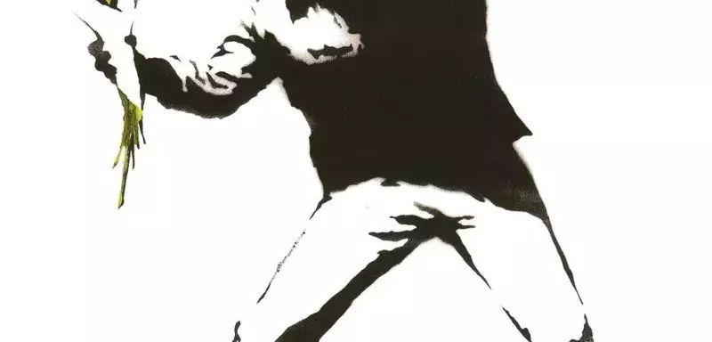 "Le manifestant aux fleurs", par Banksy. (DR) "Le manifestant aux fleurs", par Banksy. (DR)