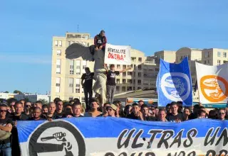 Au programme de la discussion : le mouvement ultra et son traitement médiatique, de Casti aux violences d'Olympiakos, en passant par la manif' nationale de Montpellier. (© N.E)  Au programme de la discussion : le mouvement ultra et son traitement médiatique, de Casti aux violences d'Olympiakos, en passant par la manif' nationale de Montpellier. (© N.E)