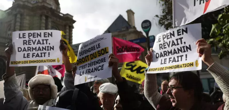 France: le Parlement adopte une loi immigration inspirée et soutenue par l’extrême-droite