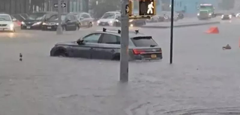 New York paralysée sous les eaux après des chutes de pluies record et des inondations spectaculaires