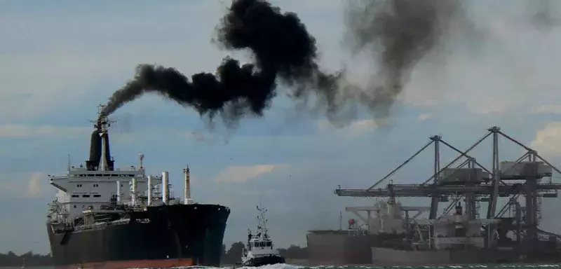 En utilisant des carburants soufrés, les navires engendrent dégradent la qualité de l’air des villes portuaires (Photo : DR)