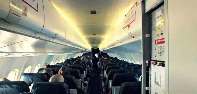 Chypre: Un voyageur brise en hublot avant le décollage d’un avion à destination d'Israël 