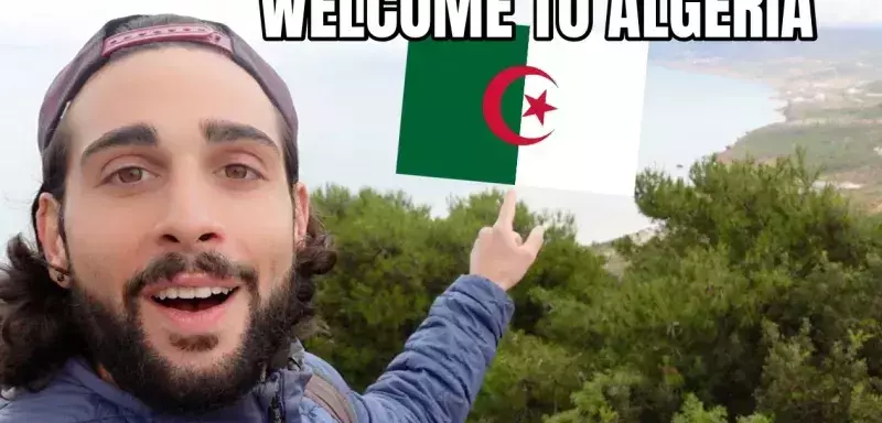 Ben N'co, un jeune youtubeur français, revient en Algérie pour sa troisième saison.