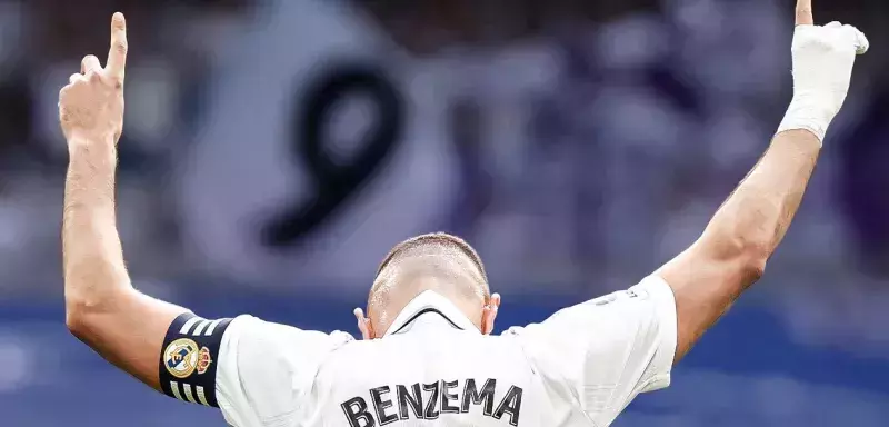Karim Benzema célébrant l'un de ses trois buts lors de la victoire du Real Madrid contre Valladolid.