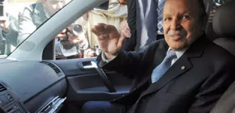 Bouteflika a déposé en personne son dossier de candidature... (Archives, DR)