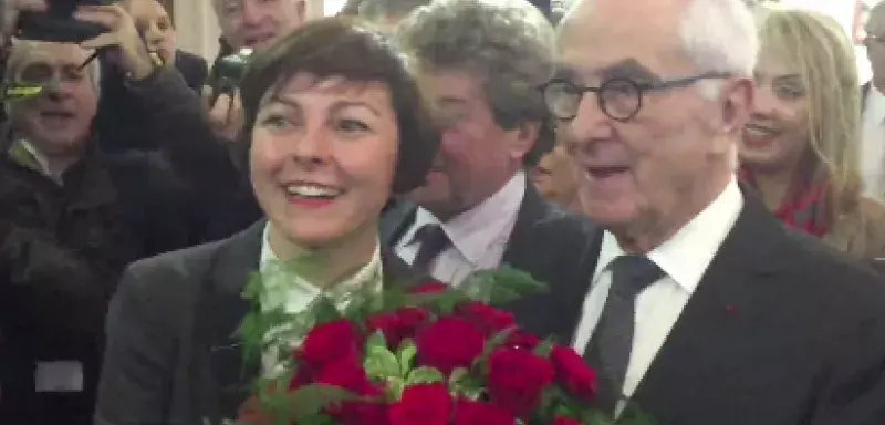 Socialistes, Martin Malvy (dernier président de la région Midi-Pyrénées) et Damien Alary (dernier président de la région Languedoc-Roussillon) ont remis ensemble un bouquet de rose à Carole Delga, la première présidente de la nouvelle région LRMP. 