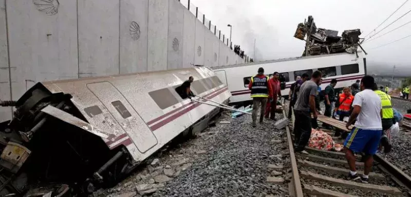 Wagon empilés suite au déraillement d'un train en Espagne (Photo : DR)
