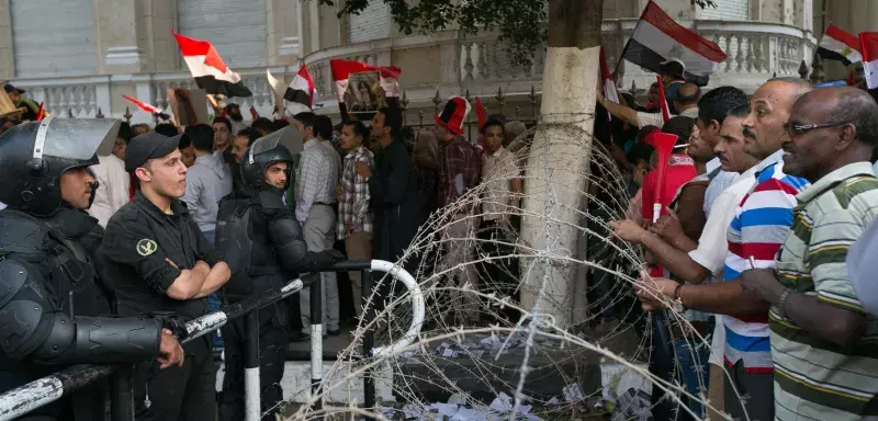 la police s'interpose entre pro et anti-Morsi... (Xinhua)