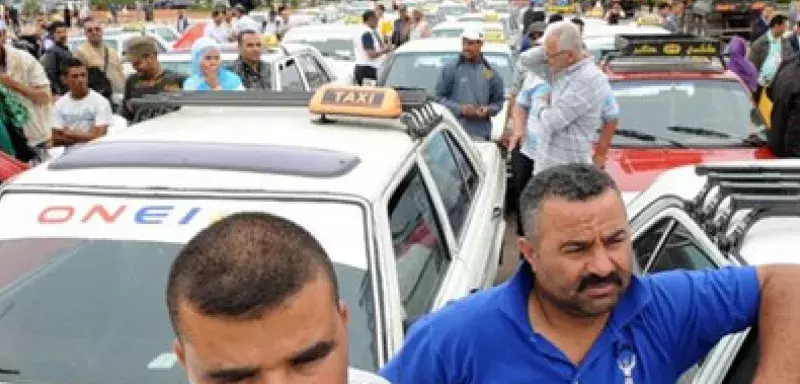  Plus de quatre cent grands et petits taxis de la capitale économique ont participé lundi à une manifestation (DR)