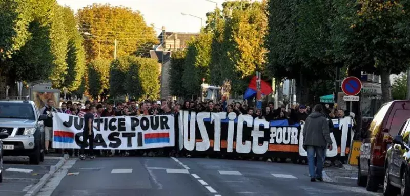 Marche de soutien à Casti, le week-end dernier à Caen, avec les supporters ultras. (© Malherbe Normandy Kop)