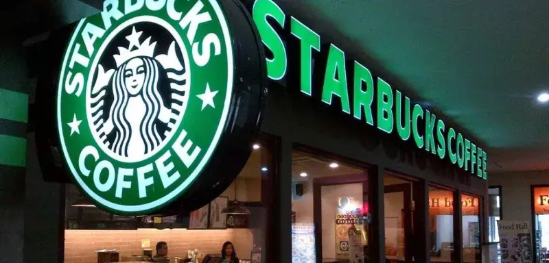 Starbucks sous l’eau suite à des appels au boycott, la firme attaque les syndicalistes qui soutiennent la Palestine