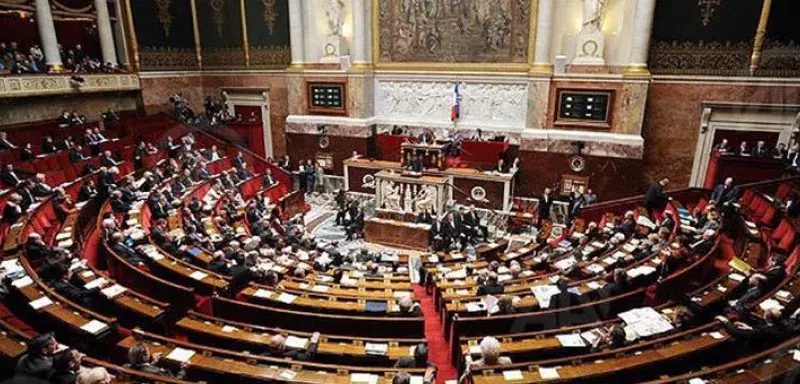 Loi sur l’immigration en France : la droite et l’extrême-droite en passe d’obtenir une victoire idéologique