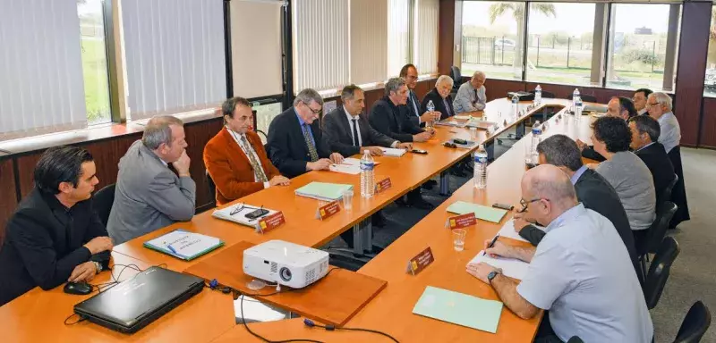Échanges positifs hier entre le président de Montpellier Méditerranée Métropole et les membres du bureau de Thau Agglo. (DR)