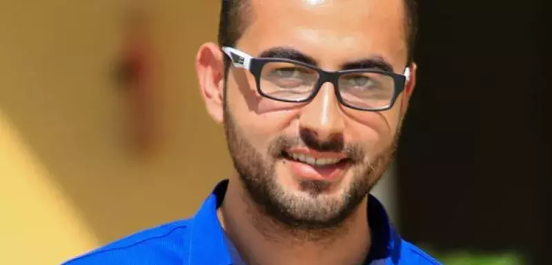 Riad Rashwan est diplômé du Département de Français à l'Université Al-Aqsa, à Gaza.
