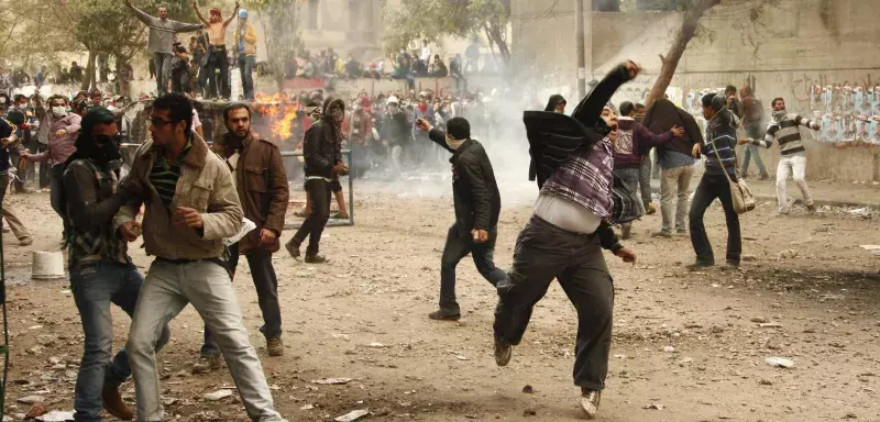 Les heurts se poursuivent sur la place Tahrir du Caire (Xinhua)