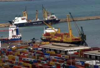 Algérie: l'excédent commercial recule de 48,8% durant les dix premiers mois de 2013