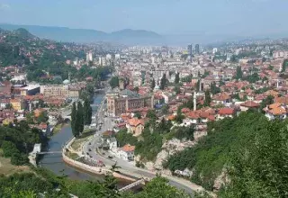 2117047-Sarajevo_sprawling_along_the_Miljacka_River-Sarajevo.jpg