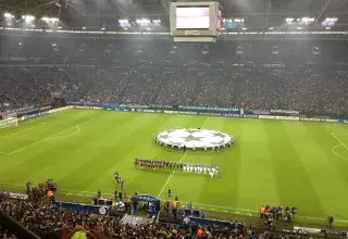 Arrivé mardi mardi en Allemagne, le club montpelliérain est resté solide, ce soir, au cœur du Veltins Arena, où les supporters montpelliérains se sont aussi fait entendre. (© MHSC)