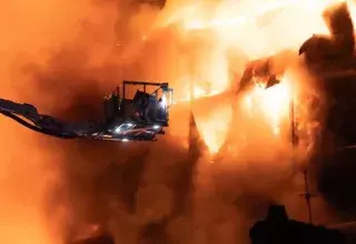 France : deux immeubles désaffectés prennent feu et s’effondrent dans la ville de Rouen