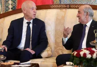 Alger octroie un prêt de 300 millions de dollars octroyés à la Tunisie. Un prêt qui permettra de renflouer pour quelques mois