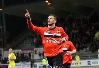 Jérémie Aliadière, le buteur du FC LOrient, ne ferme pas la porte à une éventuelle sélection en équipe nationale algérienne. (Site officiel FC Lorient)  