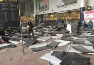 L'une des images de l'attentat terroriste perpétré dans l'aéroport de Bruxelles, en Belgique. (Benoît Cazals/Twitter) 