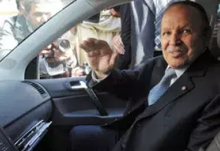 Bouteflika a déposé en personne son dossier de candidature... (Archives, DR)