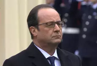 François Hollande, le président de la République française, a rendu un hommage émouvant et fort aux trois policiers morts pour la France. (Capture d'écran iTELE) 