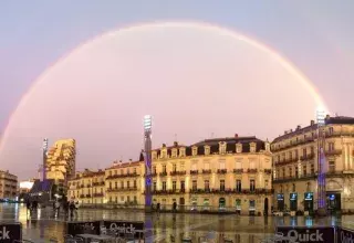 Double arc-en-ciel sur la place de la Comédie, à Montpellier (Twitter/@ZoeDiamant)