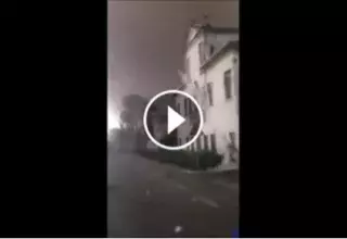Preuve de la grande violence du phénomène météorologique, voici la vidéo catastrophe de la tornade filmée par l'un des témoins de cette malheureuse scène et diffusée sur la page Facebook Rete Meteo Amatori