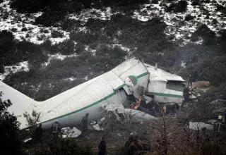 La boîte noire de l'avion Hercule C-130 a été retrouvée "en bon état"