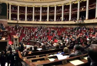la tenue d'un débat parlementaire sans vote fait polémique au sein de la classe politique en France