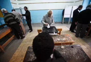 Une partie des Egyptiens se sont rendus aux urnes samedi 15 décembre pour la première phase du référendum... (Xinhua)
