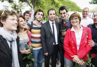 Symbole de la vague rose dans l'Hérault, Fanny Dombre-Coste, ici avec Benoît Hamon, l'a emporté face au député UMP sortant Jean-Pierre Grand sur la 3ème circonscription. (DR)