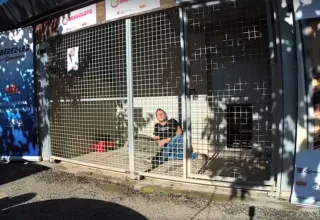 Avant même d’être aujourd’hui enfermé dans une cage de la SPA de Montpellier en direct live vidéo sur Facebook, Rémi Gaillard était déjà parvenu à augmenter le taux d’adoption des animaux accueillis suite à leur abandon. Avant même d’être aujourd’hui enfermé dans une cage de la SPA de Montpellier en direct live vidéo sur Facebook, Rémi Gaillard était déjà parvenu à augmenter le taux d’adoption des animaux accueillis suite à leur abandon.