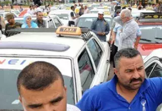 Plus de quatre cent grands et petits taxis de la capitale économique ont participé lundi à une manifestation (DR)