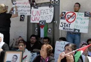 Les prisonniers palestiniens protestent contre leurs conditions de détention et la brutalité de leurs geôliers (DR)