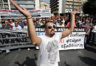 Manifestation à Athènes contre les mesures d'autérité (Xinhua)