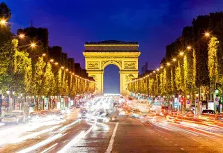 L'attaque a eu lieu sur les Champs-Elysées, à la tombée de la nuit... (DR)