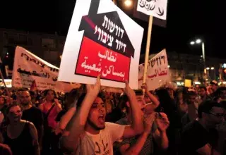 Jeunes manifestants à Tel Aviv (Photo: Xinhua)
