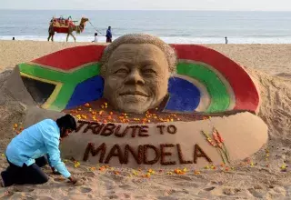 Dans le monde entier (ici en Inde), des hommages unanimes ont été rendus à Nelson Mandela. (Xinhua)  