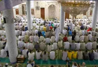 le pouvoir Algérien semble décidé à reprendre le contrôle des mosquées en y injectant ce que le ministre du culte appelle  «  le référent  religieux national  »