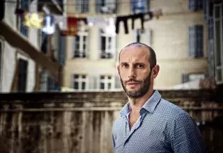 Pour décrire toutes "les malfaçons de la République", Philippe Pujol, prix Albert-Londres 2014, met les pieds dans le plat de bouillabaisse.