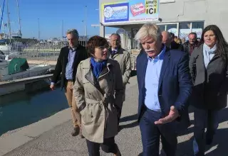 En visite du port de plaisance de Frontignan, Carole Delga a aussi commenté le sondage du jour pour les élections régionales 2015. (© N.E)