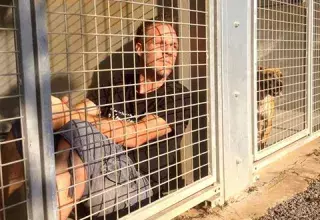 « A partir du 11 novembre 2016 je serai en Live sur Facebook pour une durée indéterminée. Enfermé comme un chien en cage 24h/24 à la SPA de Montpellier », a lancé ce soir Rémi Gaillard. « A partir du 11 novembre 2016 je serai en Live sur Facebook pour une durée indéterminée. Enfermé comme un chien en cage 24h/24 à la SPA de Montpellier », a lancé ce soir Rémi Gaillard.
