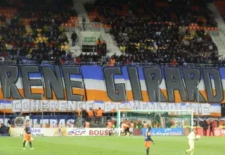 Les Ultras de Montpellier ont brandi ce soir un tifo en hommage au coach du MHSC avec ses mots : « René Girard, cohérence et mentalité ». (Capture d'écran page FB Los Pailllados)