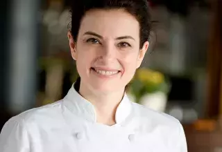 La nouvelle génération de la scène gastronomique turque Née à Istanbul, Aylin Yazicioglu a rejoint le monde de la cuisine pendant sa troisième année de doctorat en philosophie à Cambridge... (DR)